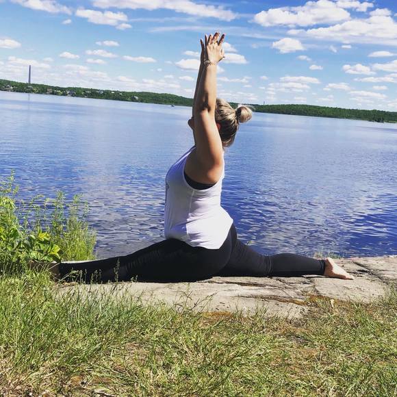 Meet your Posher, Renée - Picture 1 of 2